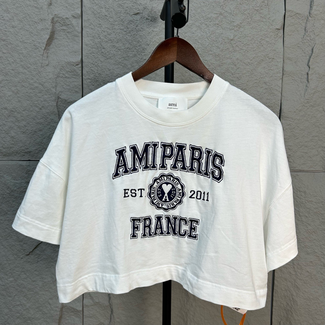 99新  Ami Paris 短款露腰爱心logo刺绣短袖 M码 cl00385