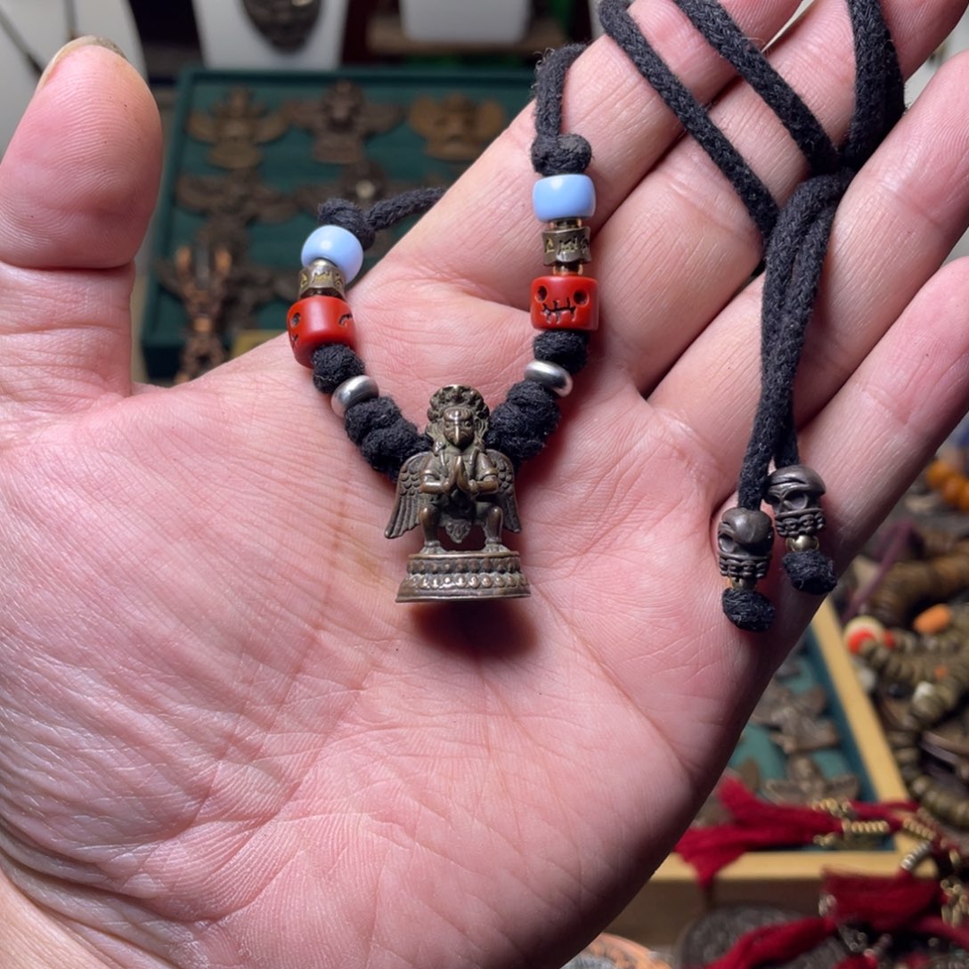 藏传大鹏鸟脖挂佛手