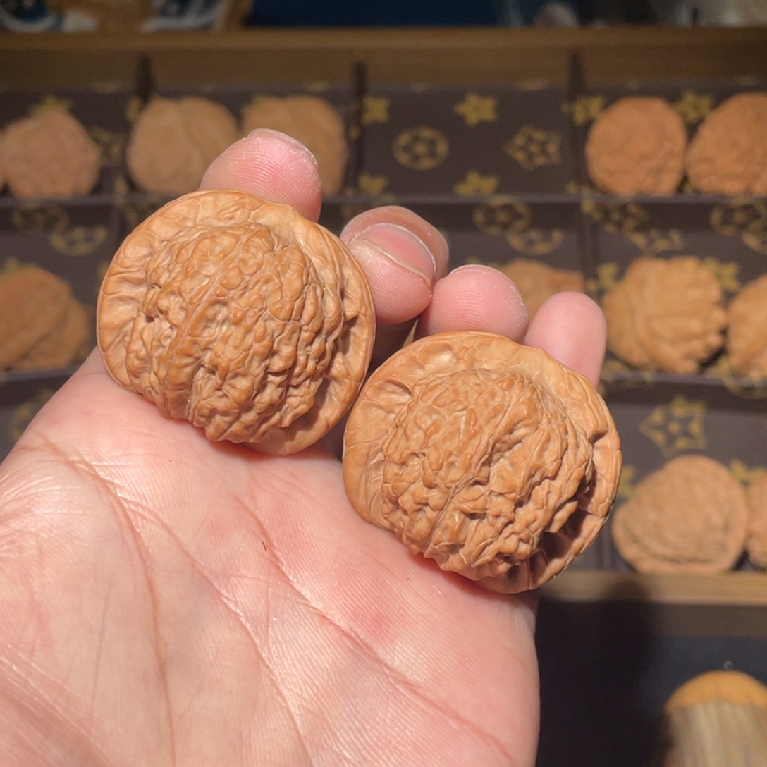 吊坠桃核血麒麟 编号184