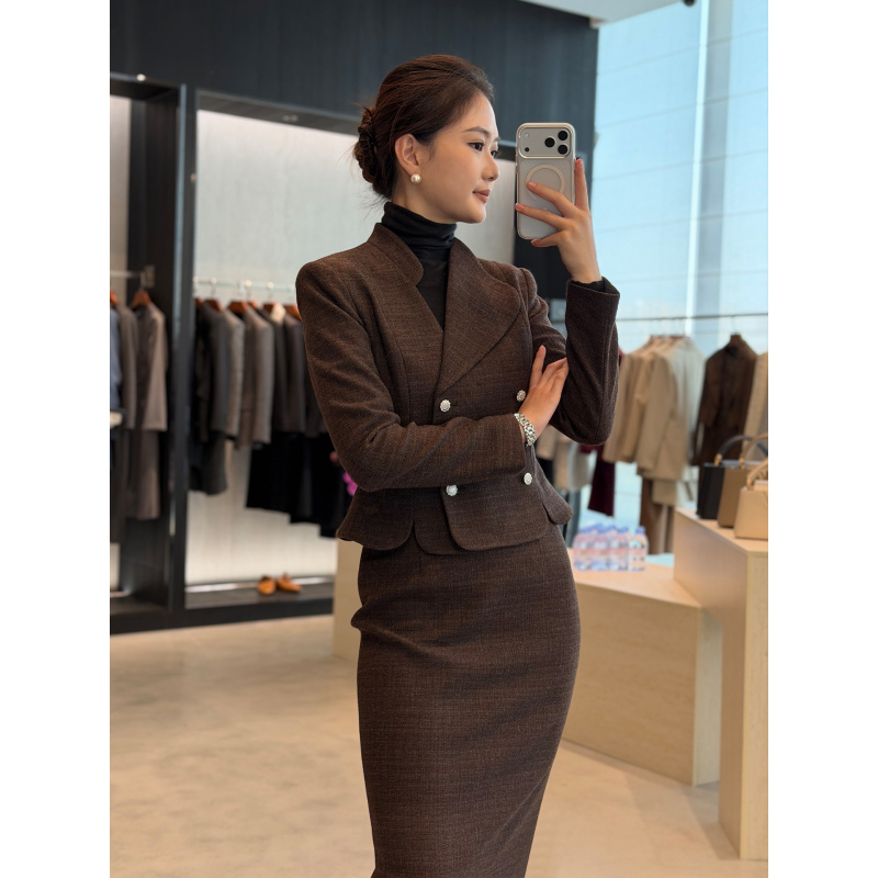 3744-知识分子奢贵不规则西装领排扣优雅栗棕色外套半身裙两件套