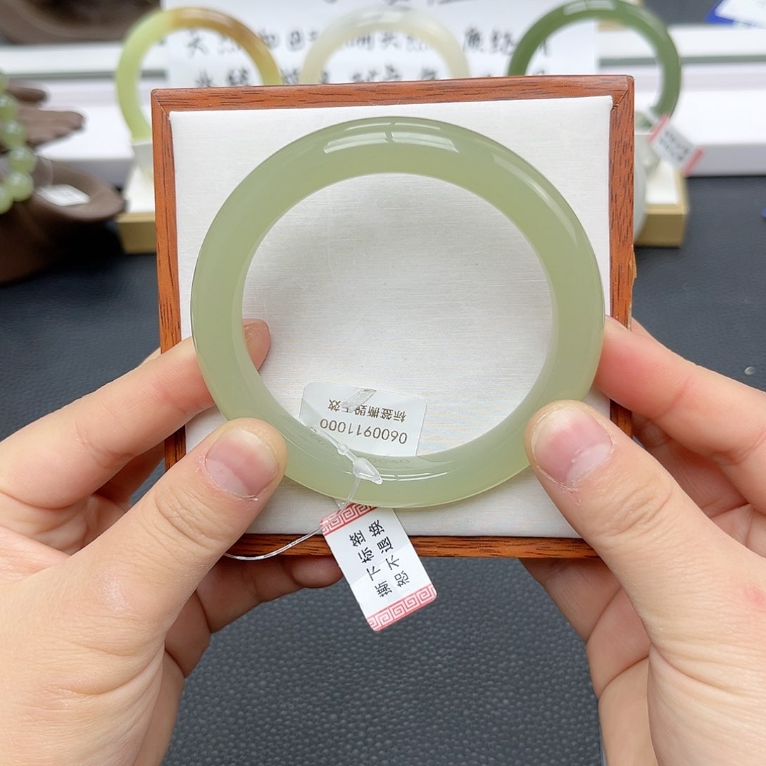 【闪购商品】和田玉手镯未镶嵌