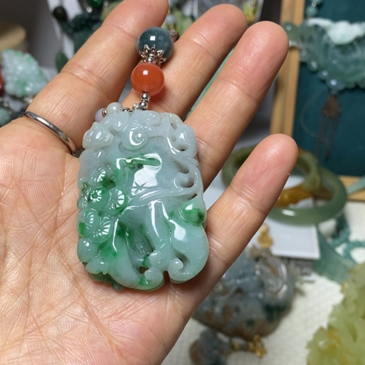 【闪购商品】翡翠吊坠(赠链)未镶嵌