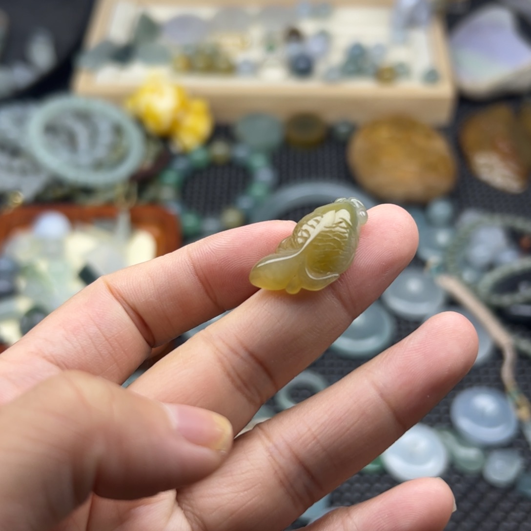 未镶嵌挂件翡翠金鱼