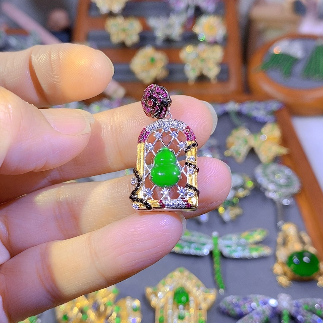 颈饰银S925镶嵌翡翠