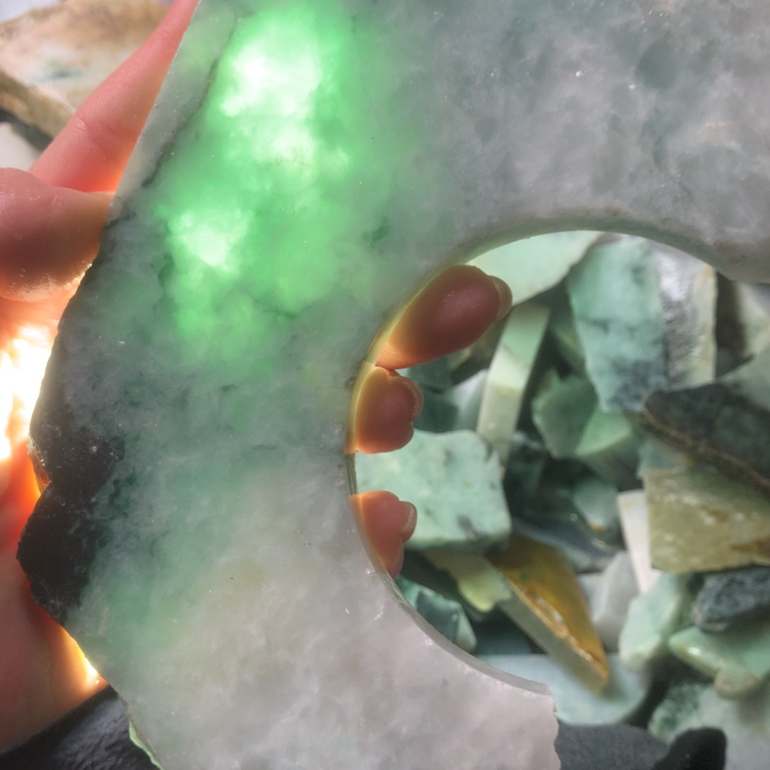 翡翠颈饰未镶嵌缅甸翡翠