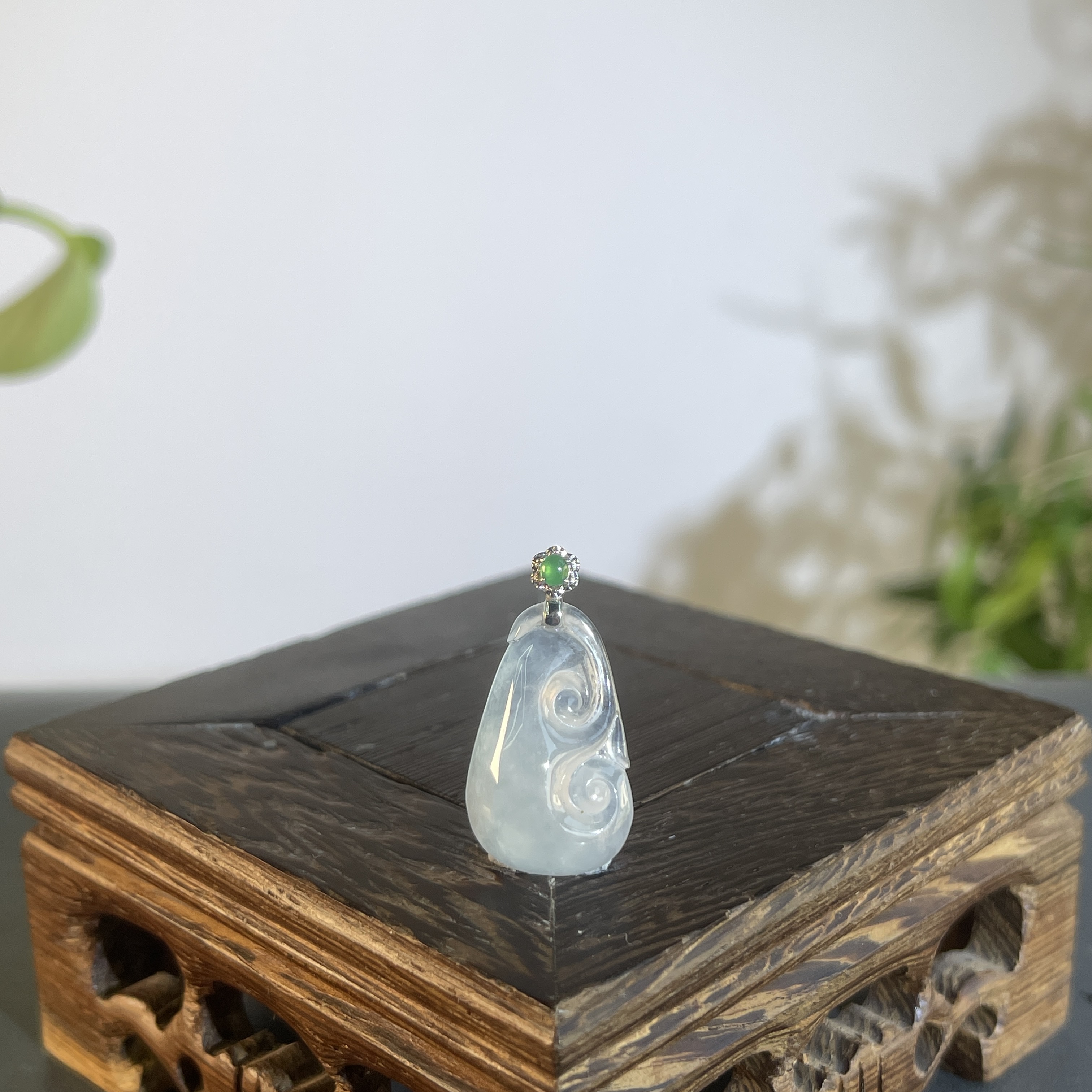 JTB07-83 天然缅甸A货翡翠 18K钻扣如意