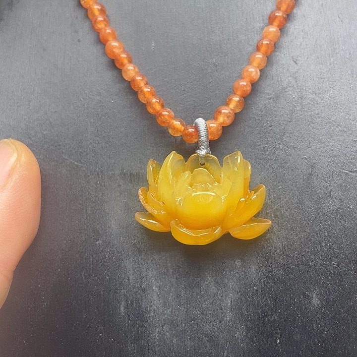 未镶嵌蛇纹石玉颈饰