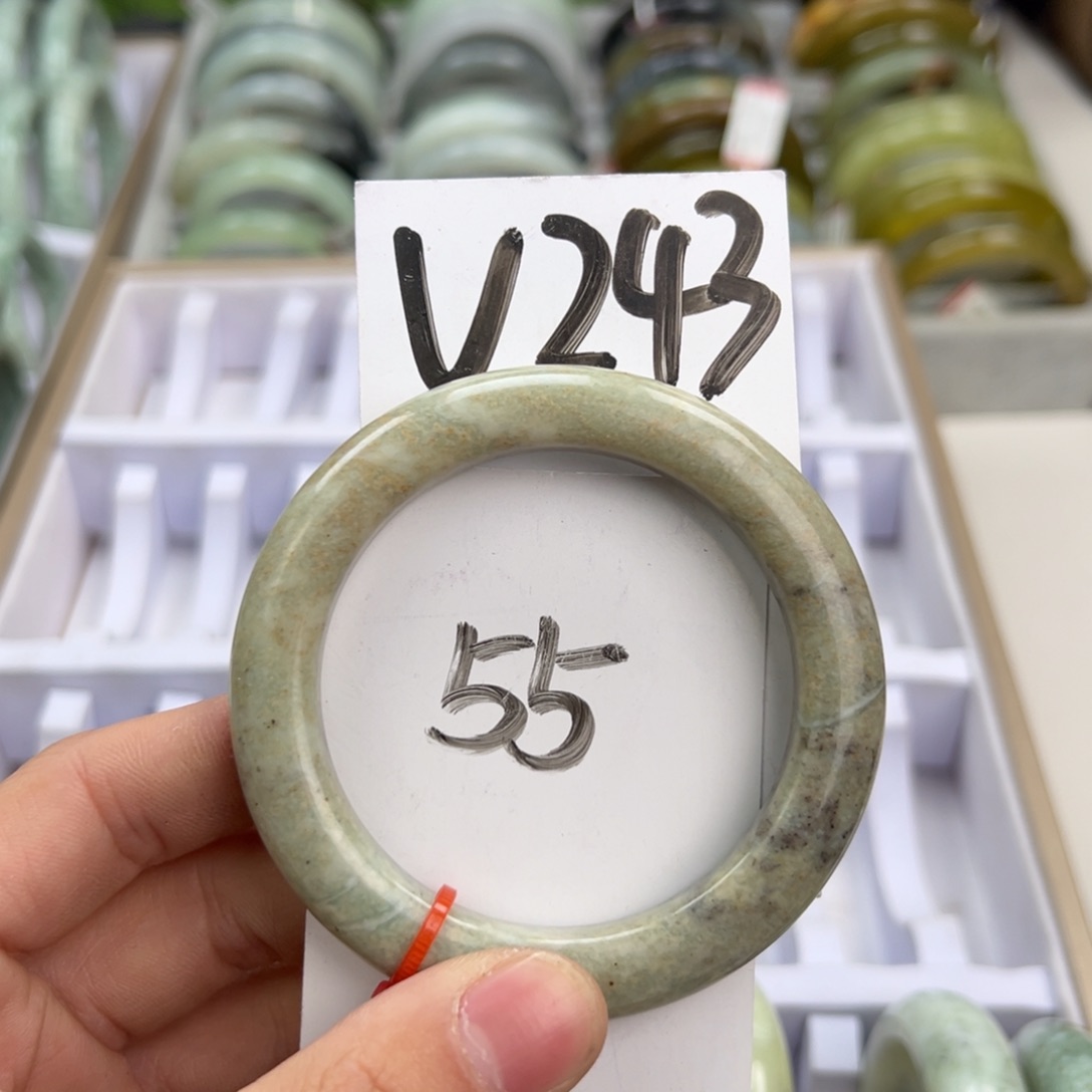 岫玉手镯未镶嵌天然岫玉