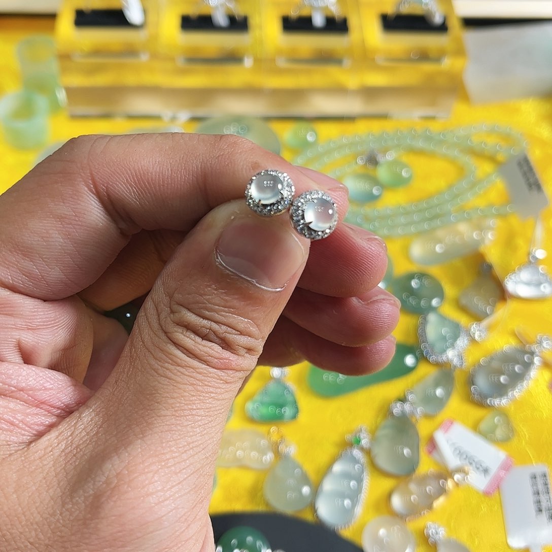 翡翠颈饰18K金镶嵌庄*缅甸翡翠