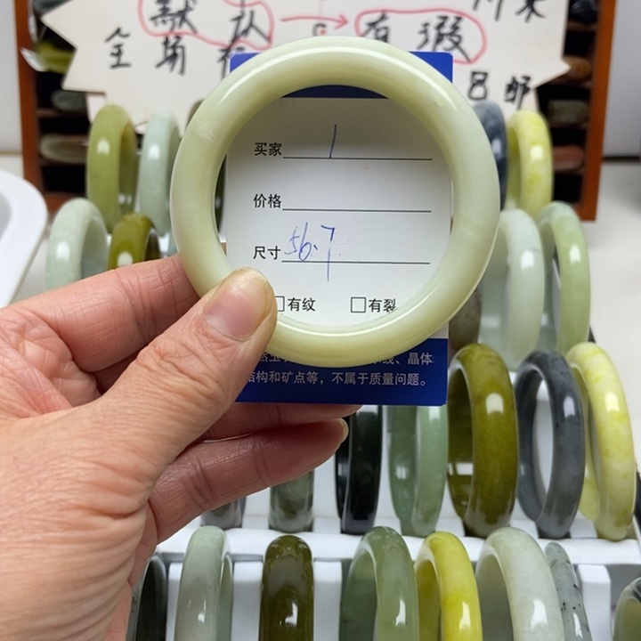 蛇纹石玉未镶嵌手镯