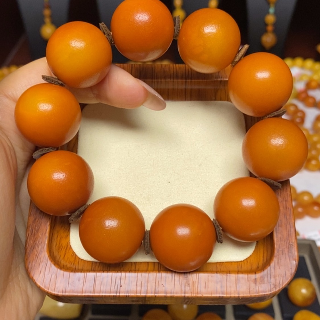 【闪购商品】蜜蜡手链未镶嵌娃***娃手串