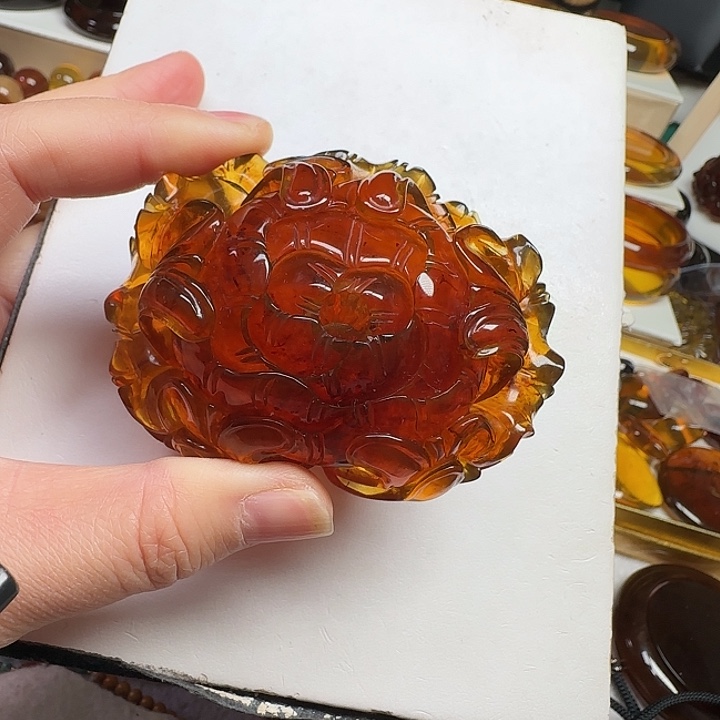 琥珀颈饰未镶嵌天然缅甸琥珀老料牡丹花吊坠73克