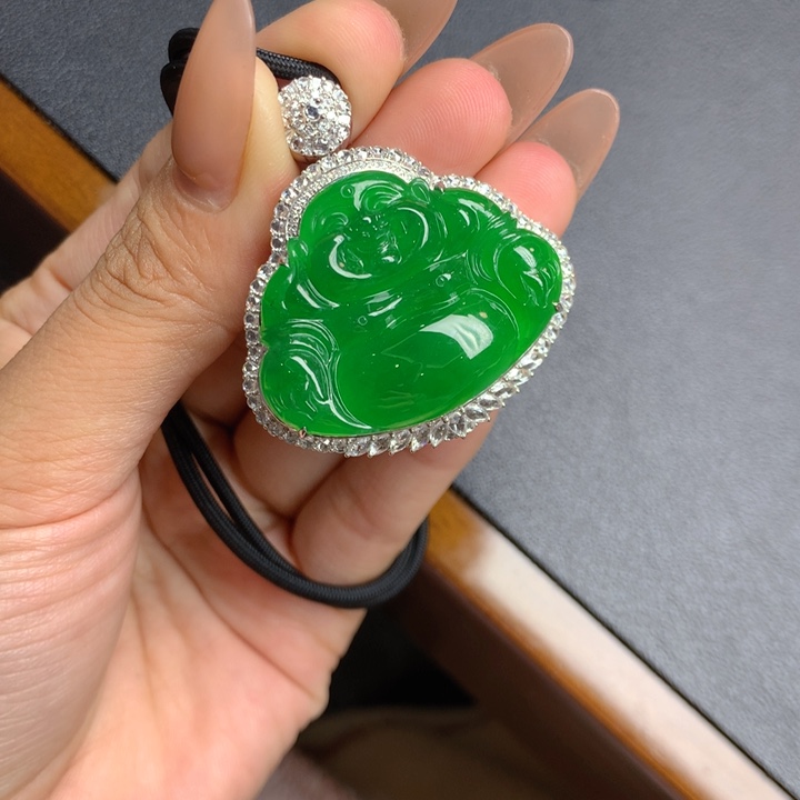 L***娜翡翠18K金镶嵌吊坠(不含链)总价69800