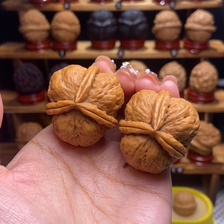 文玩核桃吊坠白羊16