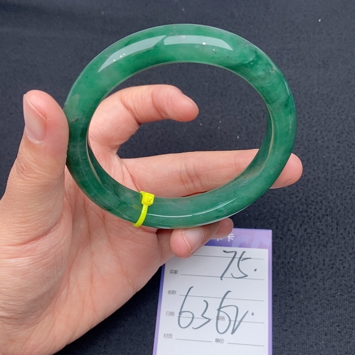 石英质玉（非洲翠）手镯未镶嵌75