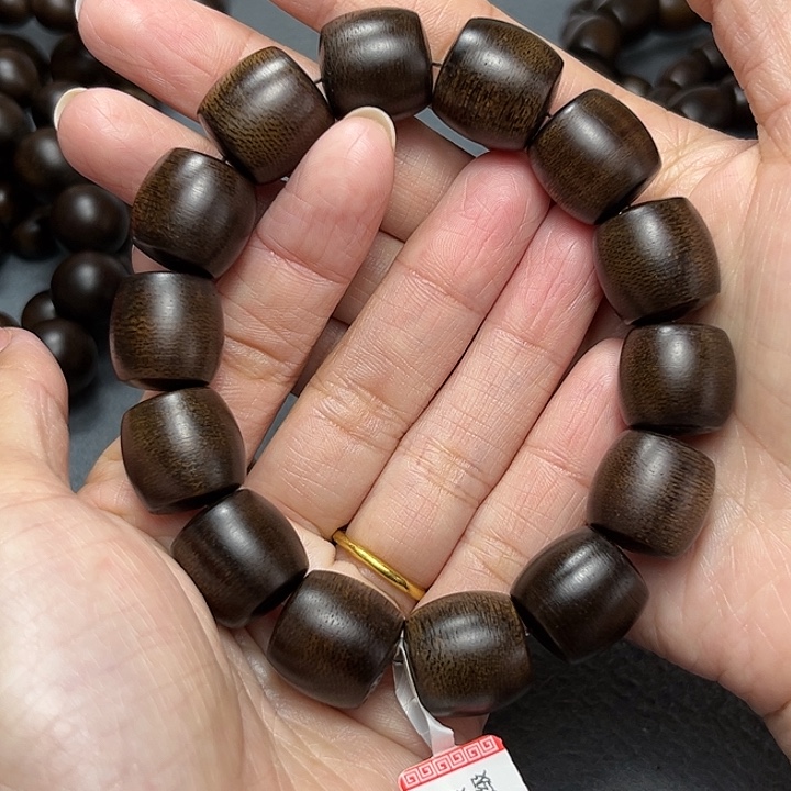 沉香手串白棋玉化