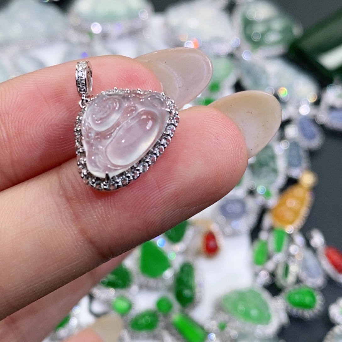 翡翠18K金镶嵌颈饰