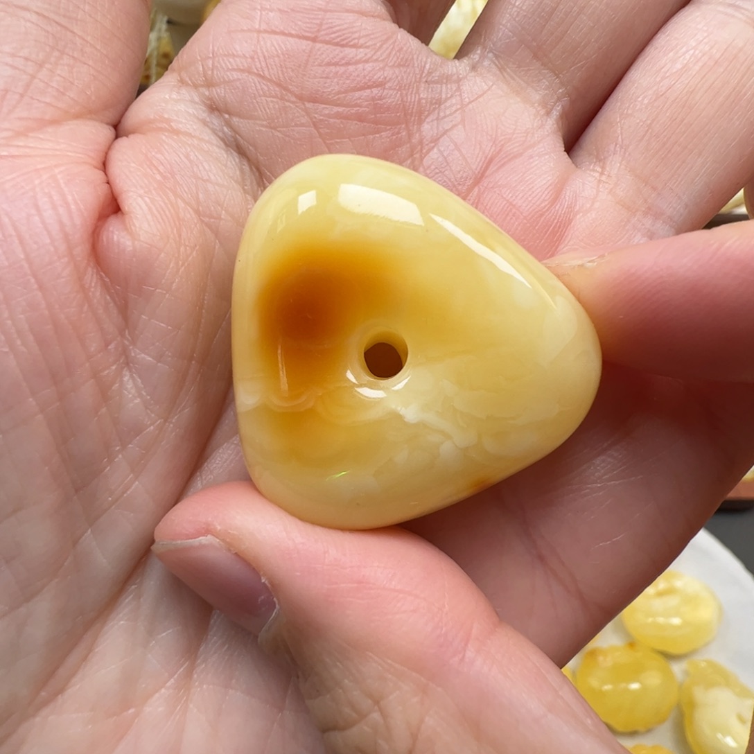 琥珀未镶嵌裸石蜜蜡