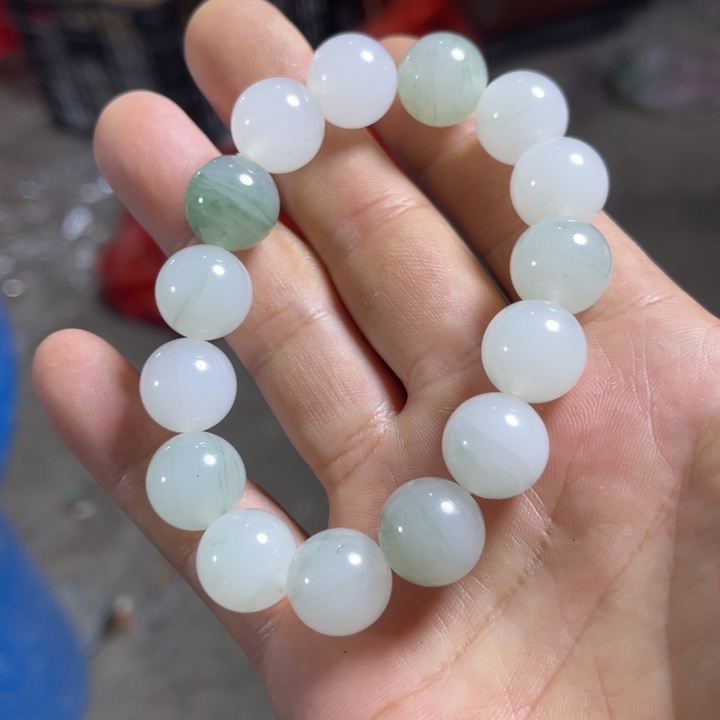 石英质玉未镶嵌颈饰