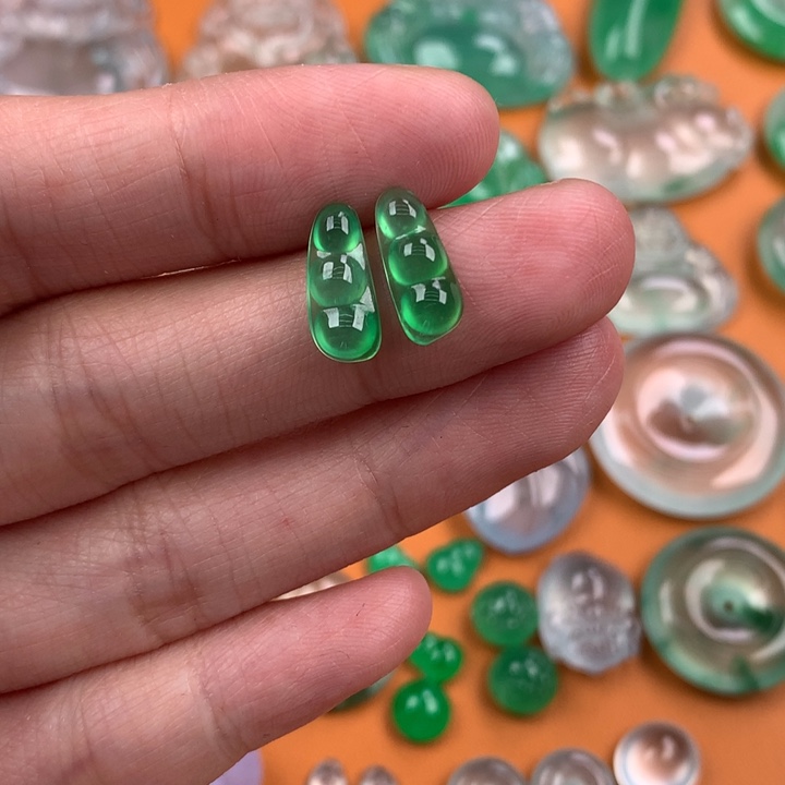 翡翠挂件未镶嵌….