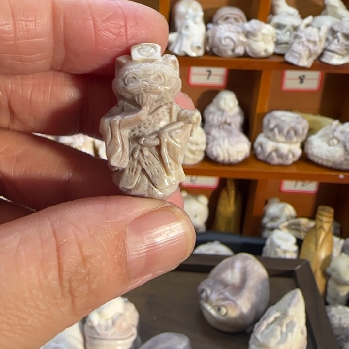 非金属配饰鹿角雕刻猫道士