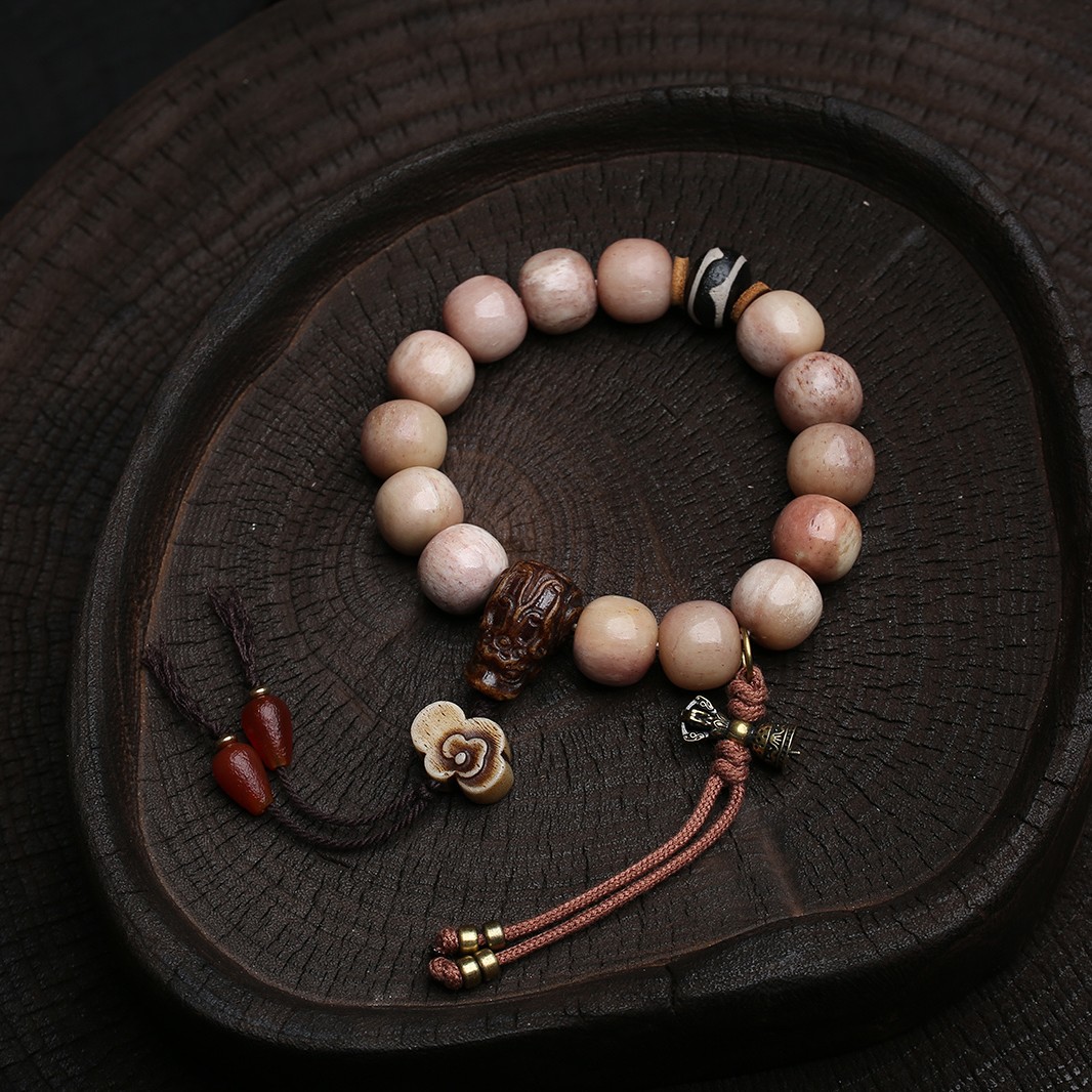 藏传骨艺手串揉骨如玉