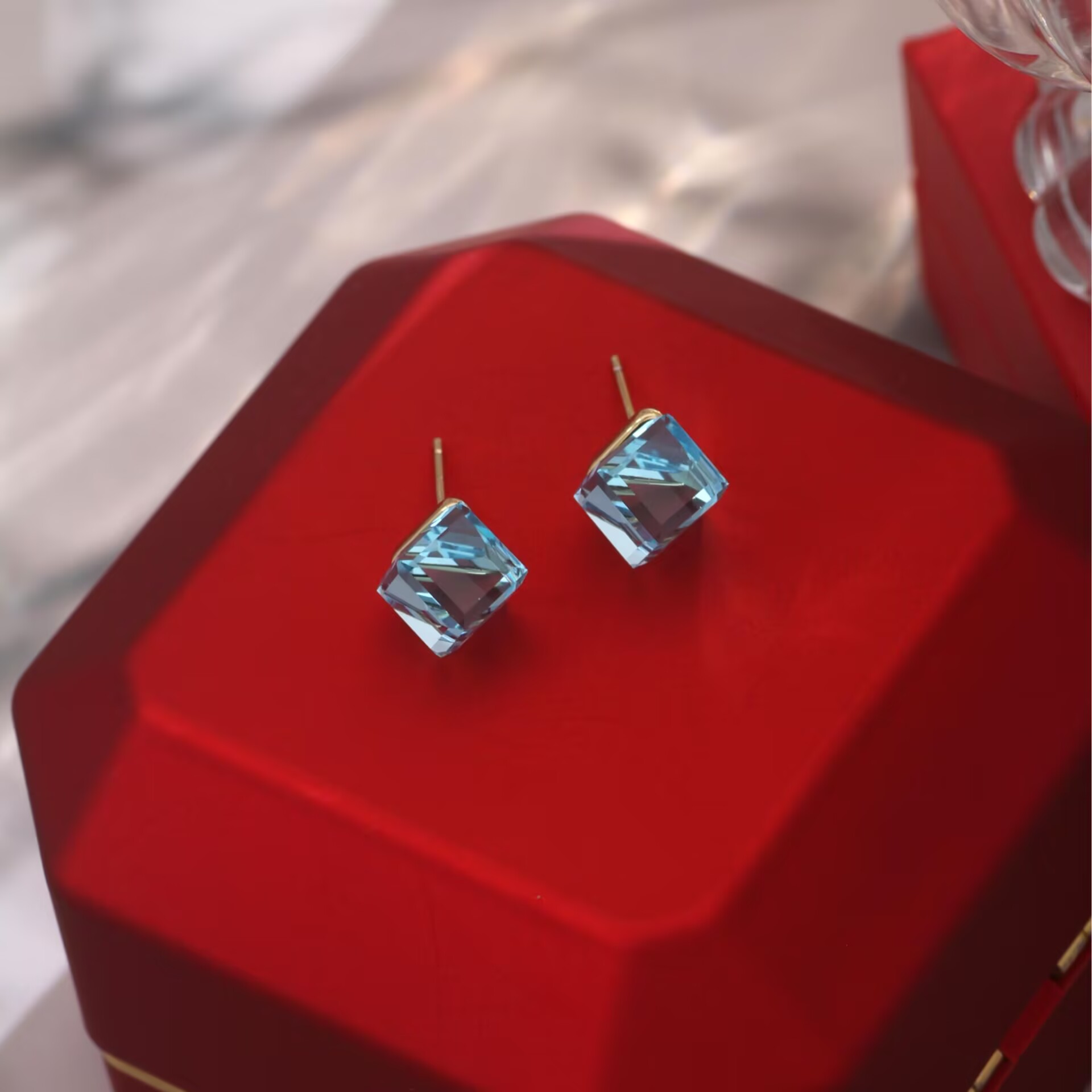 铜合金耳饰 《货号9209》ins简约百搭少女撞色锆石耳钉小众设计感