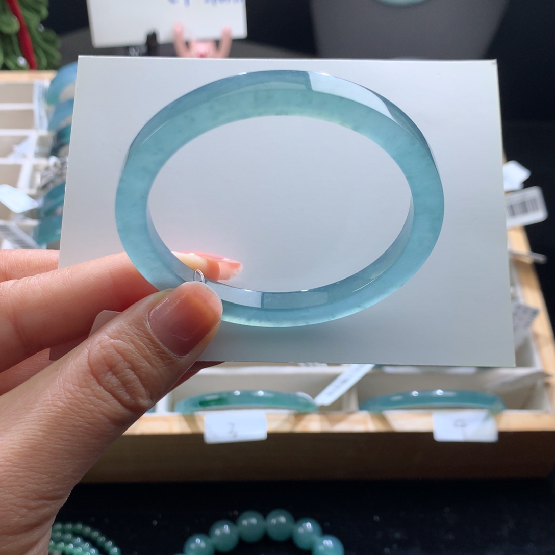 翡翠未镶嵌手镯冰蓝