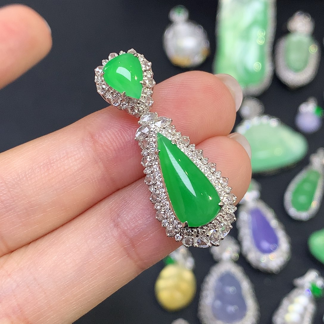 颈饰18K金镶嵌翡翠水滴