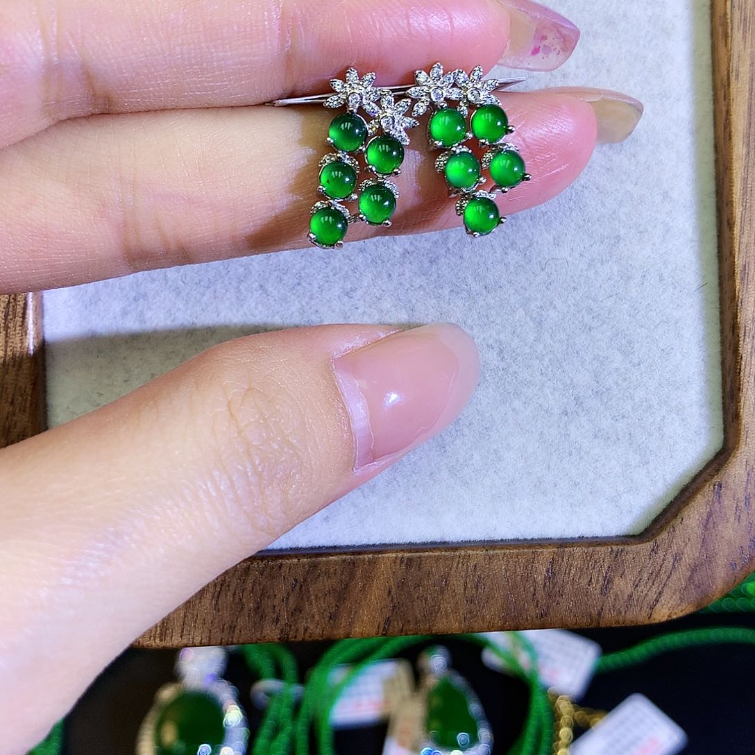 翡翠耳饰银S925镶嵌天然翡翠耳钉