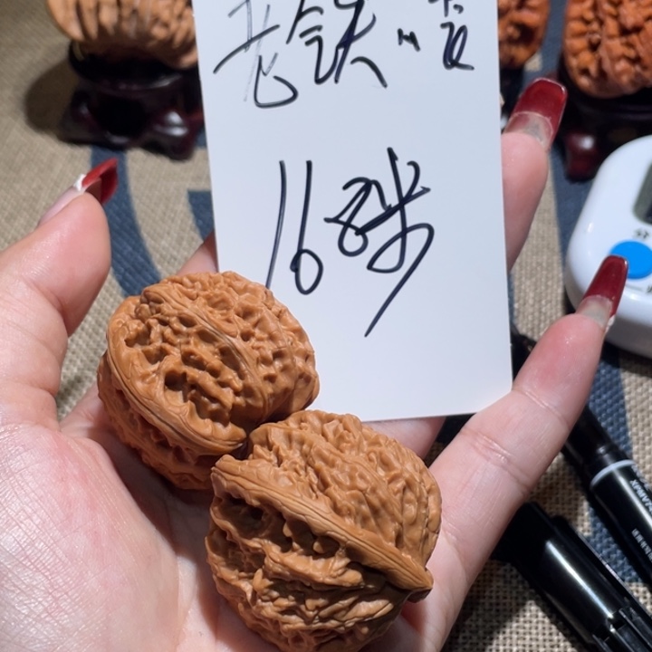 老***装文玩核桃吊坠白狮子