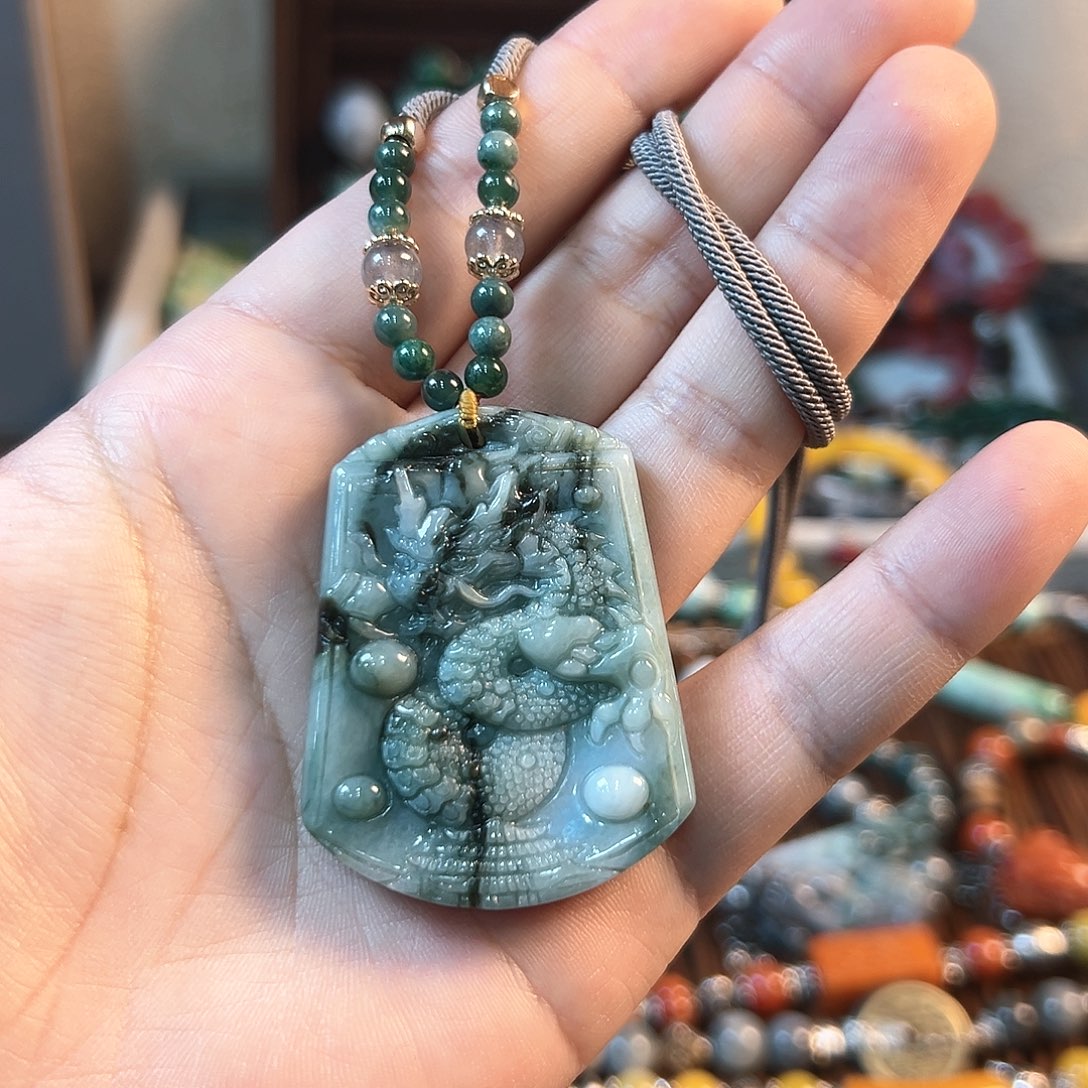 翡翠颈饰未镶嵌吊坠