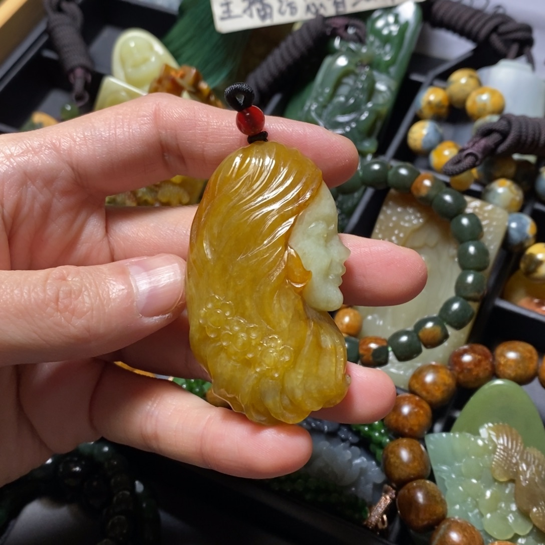 蛇纹石玉未镶嵌颈饰