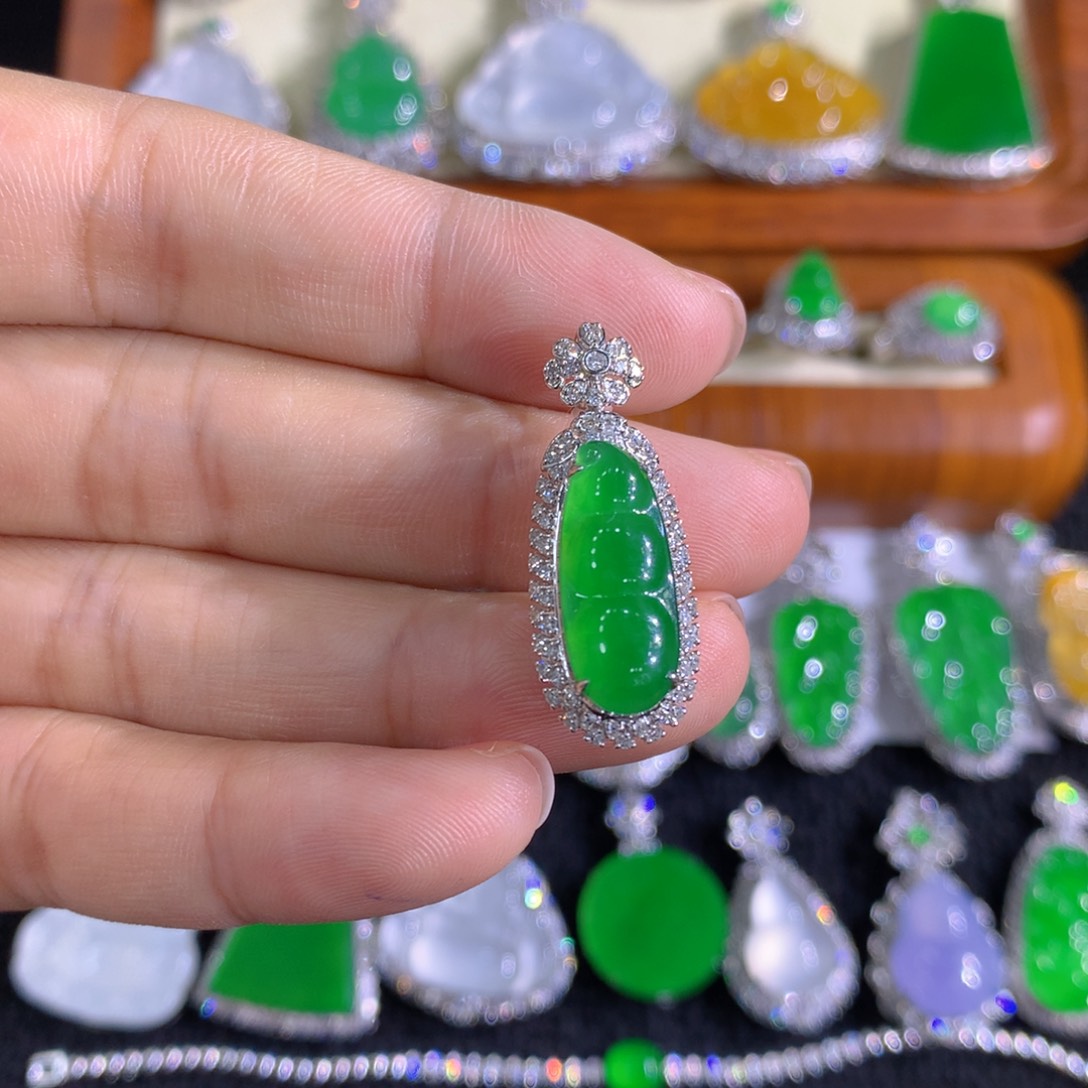 翡翠18K金镶嵌颈饰988888