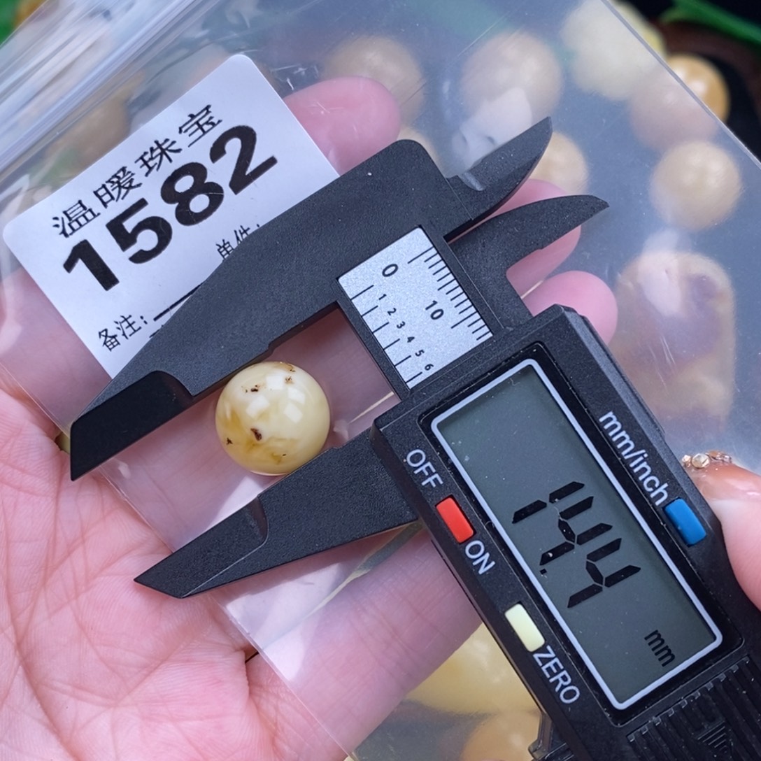 琥珀未镶嵌珠宝奇石裸石