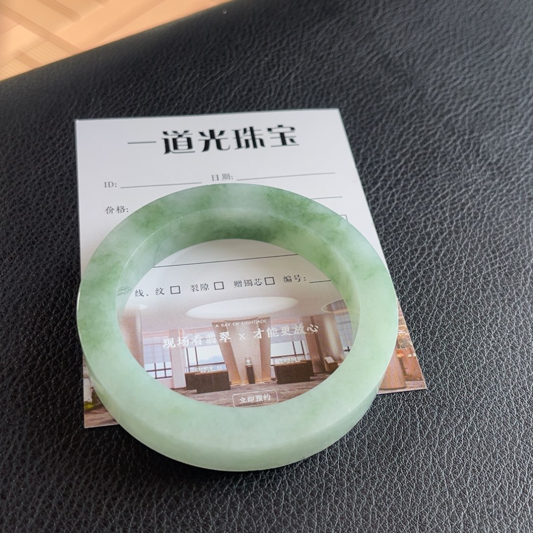 毅***定制翡翠未镶嵌手镯