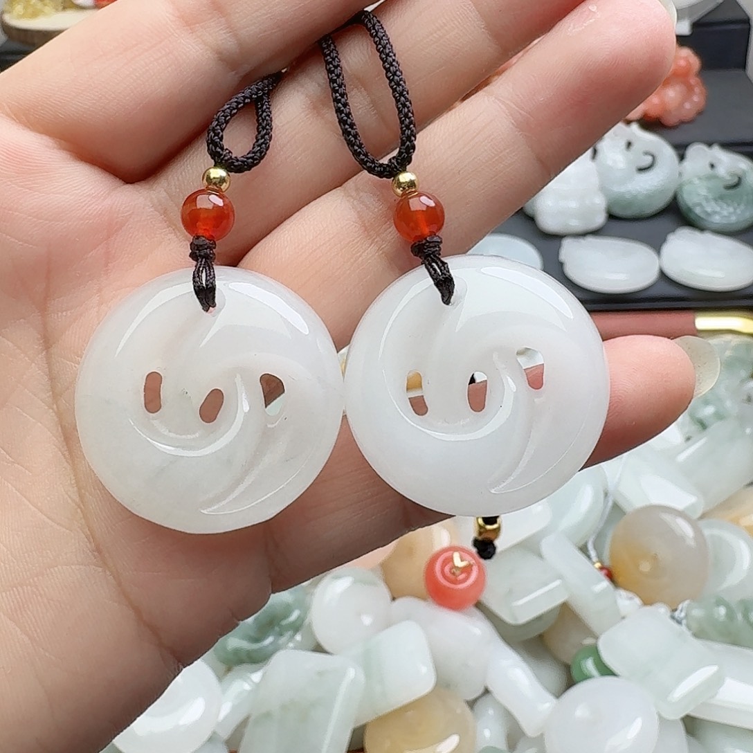 石英质玉未镶嵌颈饰时来运转