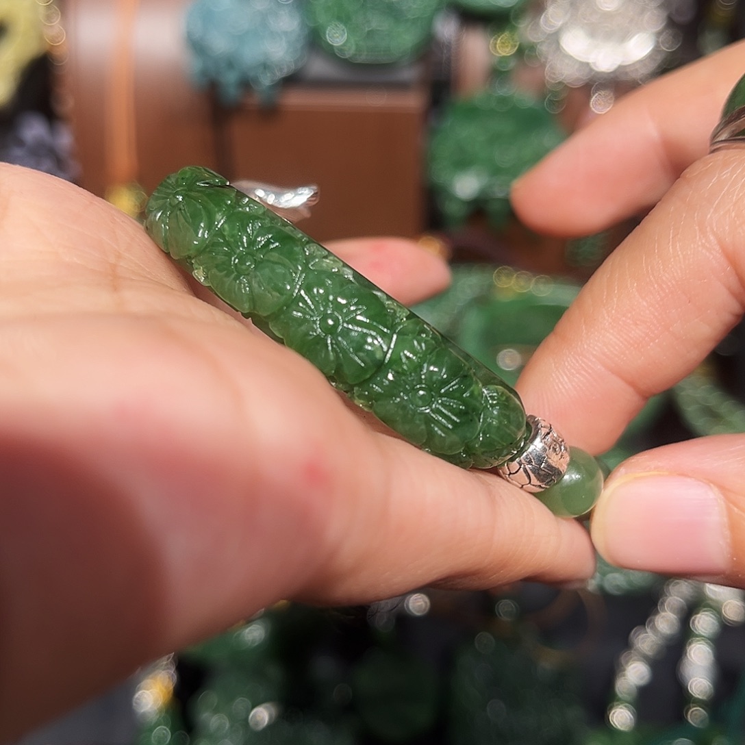 颈饰未镶嵌和田玉（糖玉）