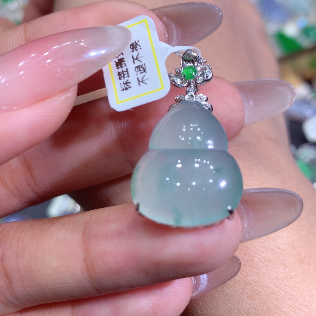 翡翠吊坠(赠链)18K金镶嵌