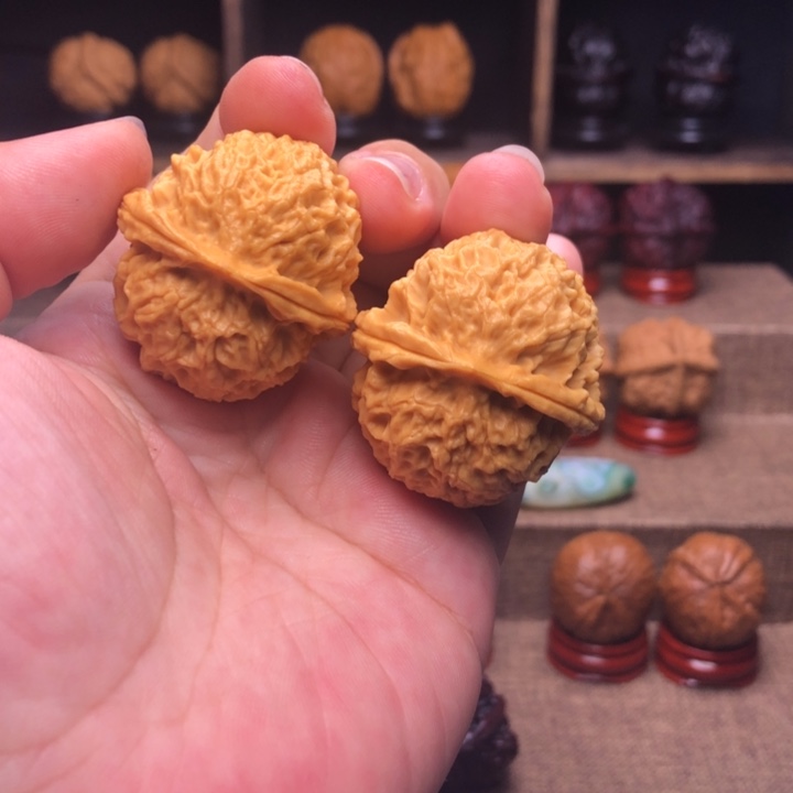 把件橄榄核3珊瑚绣球36+