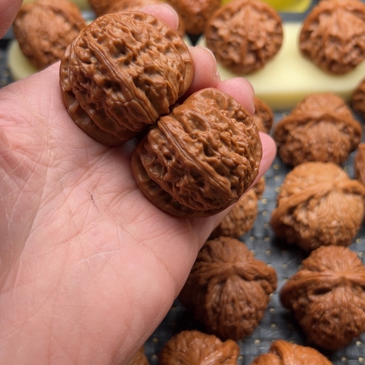 文玩核桃吊坠白狮子41精品