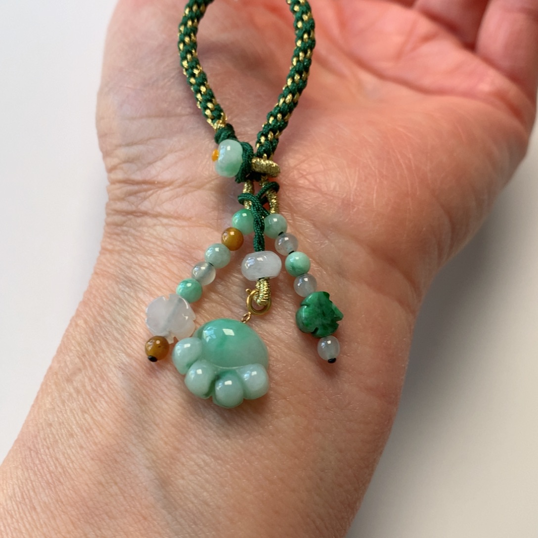 翡翠颈饰未镶嵌猫