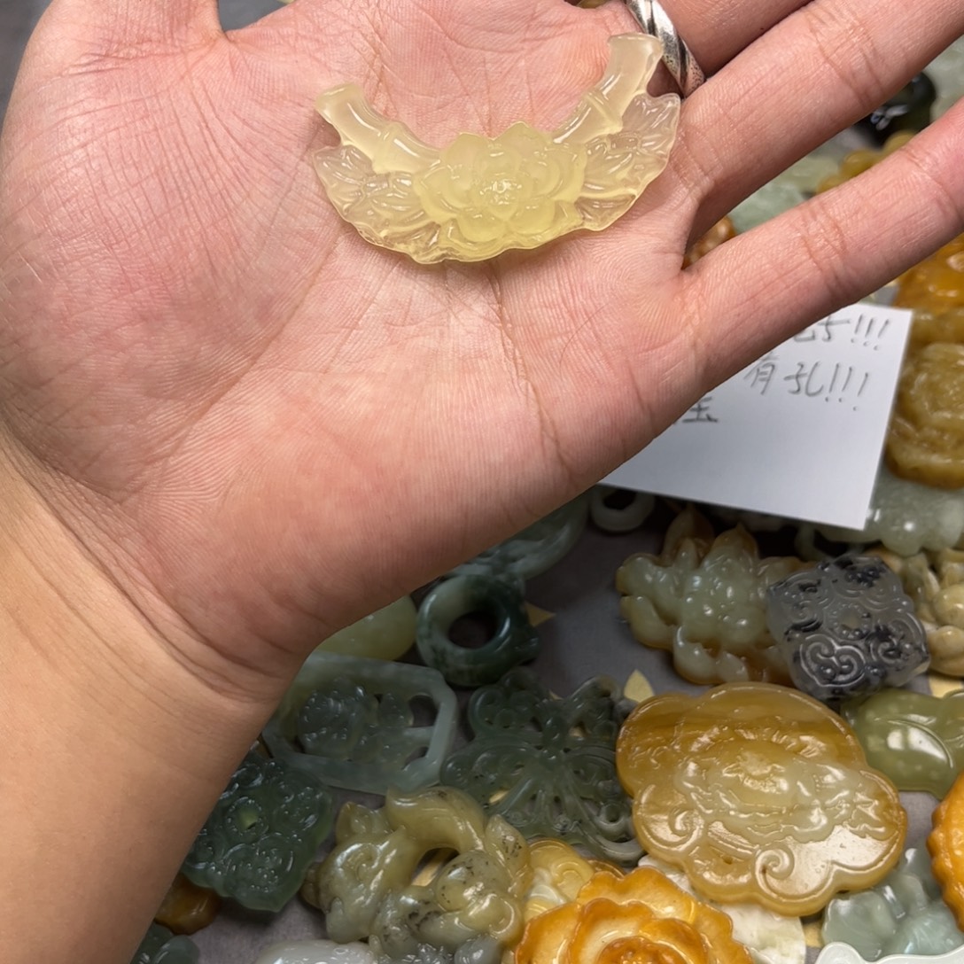 蛇纹石玉未镶嵌颈饰76