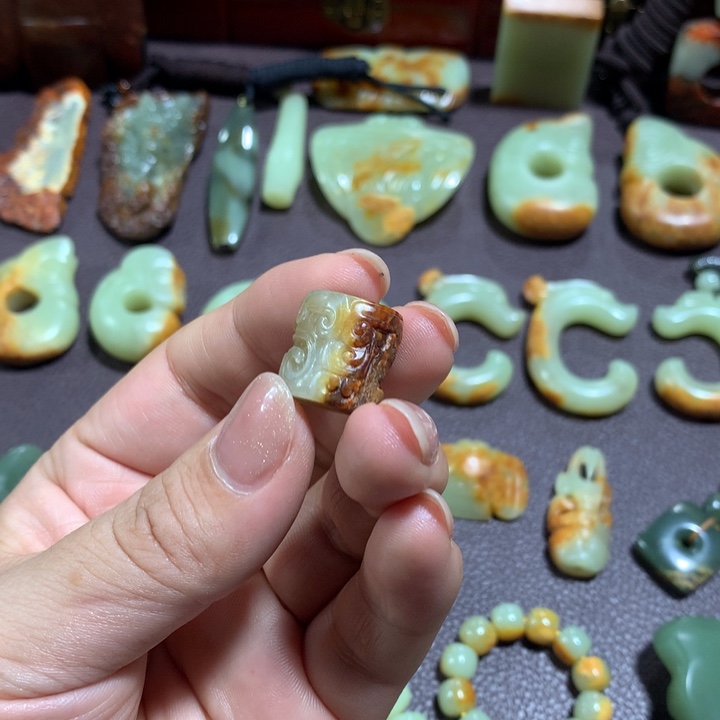 岫岩河磨玉（透闪石质玉）未镶嵌颈饰