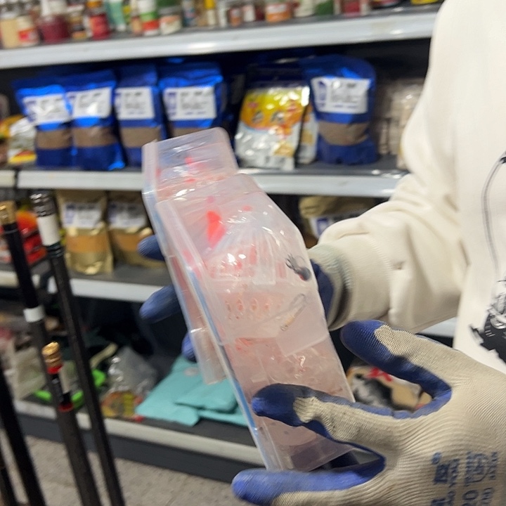 随机发两盒鲢鳙钓组