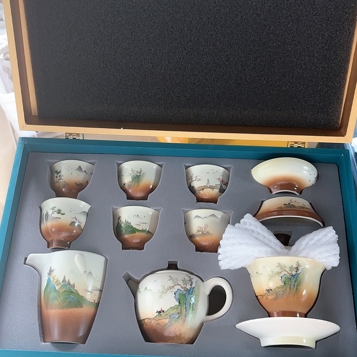 孤品茶具套装等。       