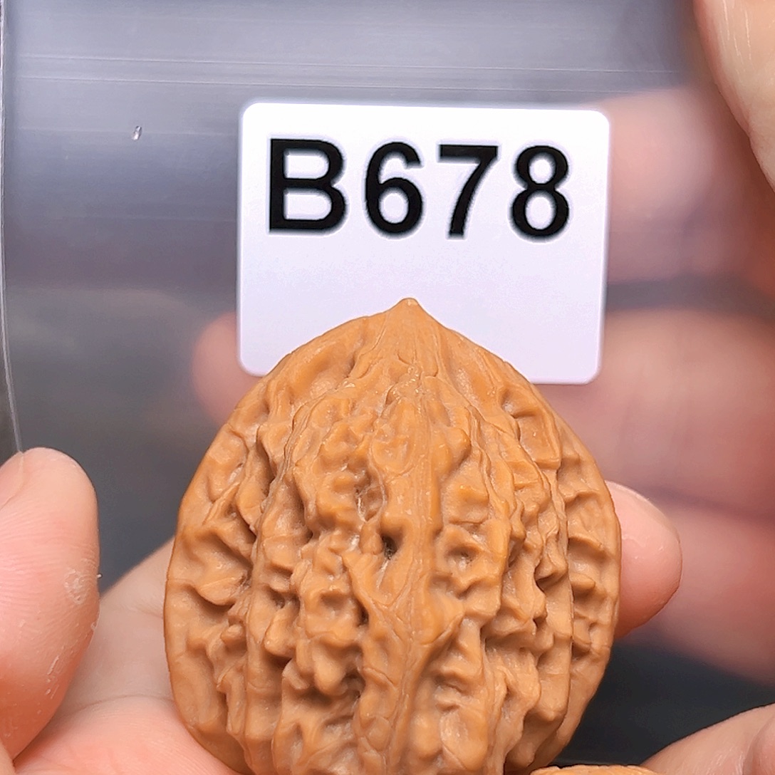 文玩核桃吊坠43鸡心。瑕疵