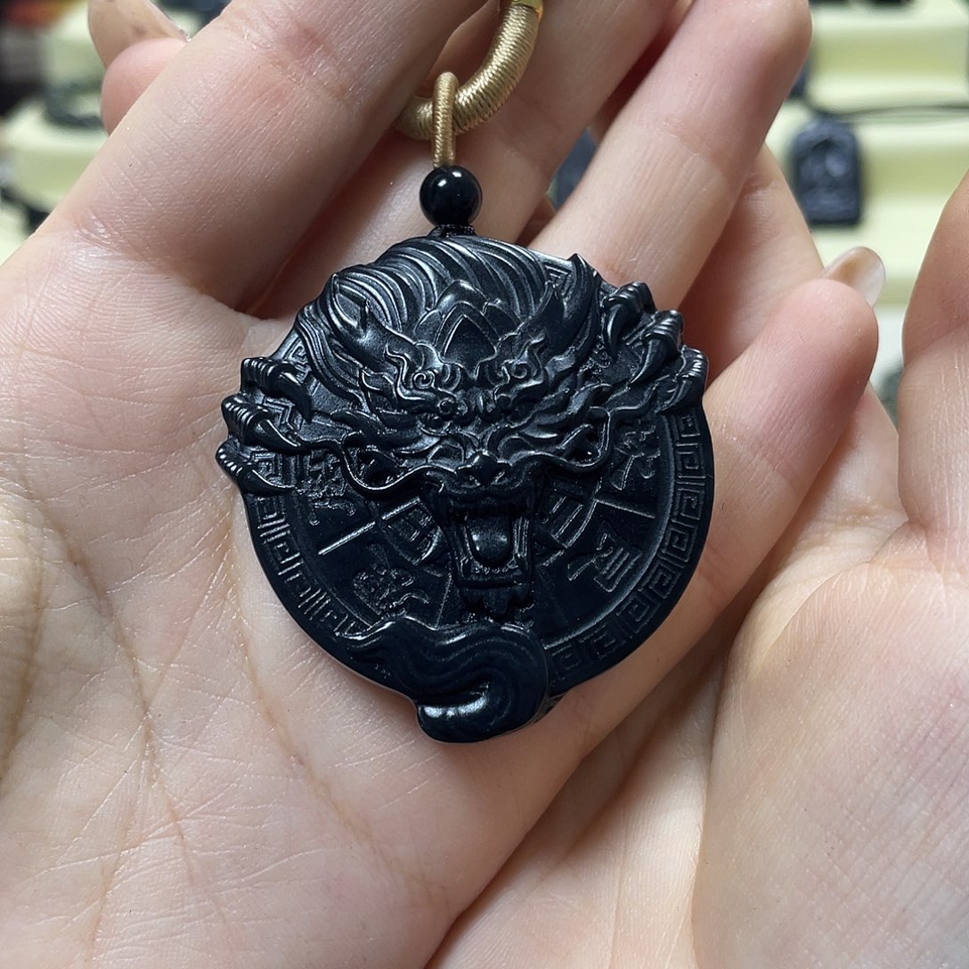 和田玉（墨玉）未镶嵌颈饰欢***界龙牌