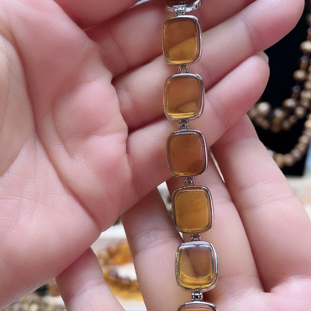 琥珀裸石未镶嵌开****天大