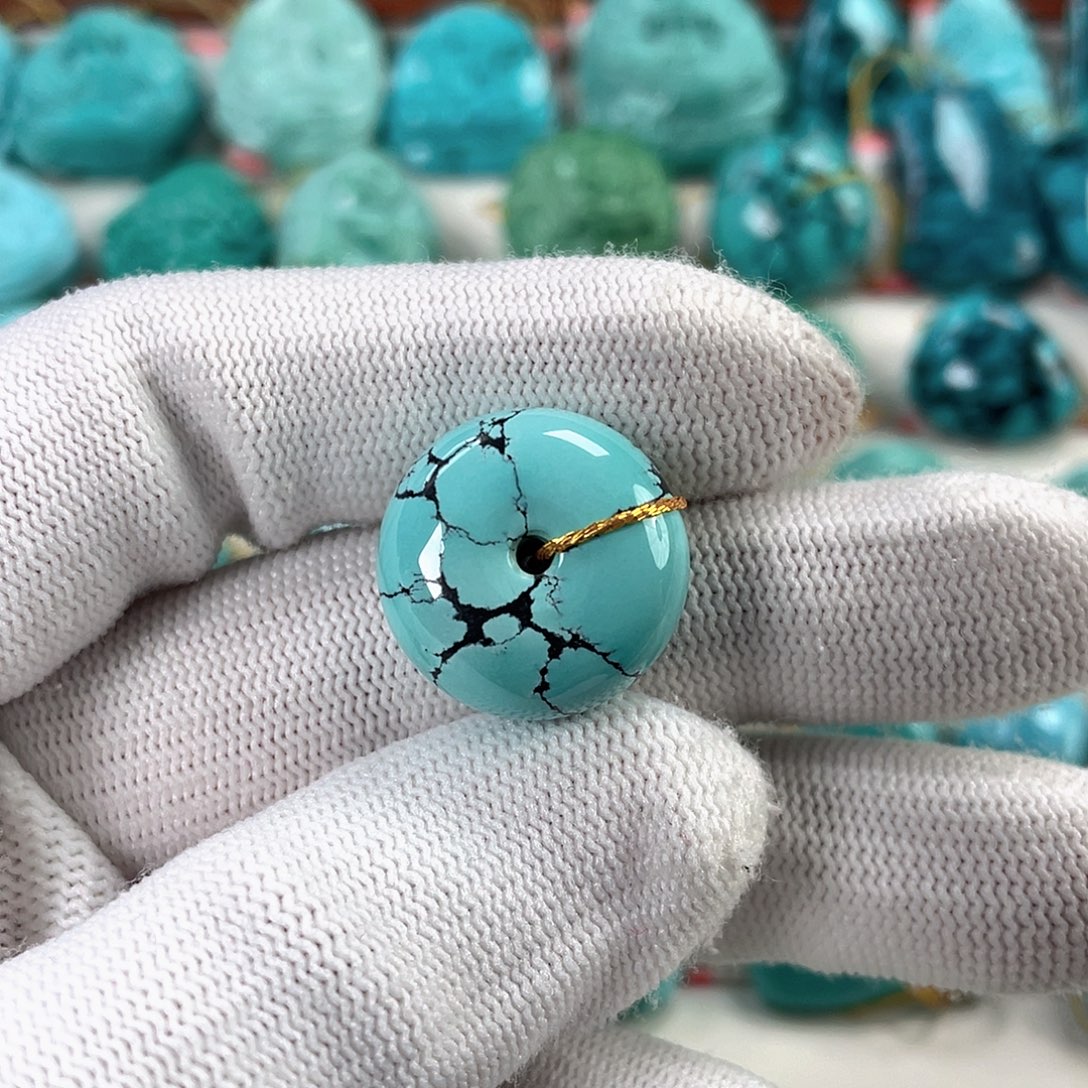 绿松石未镶嵌挂件